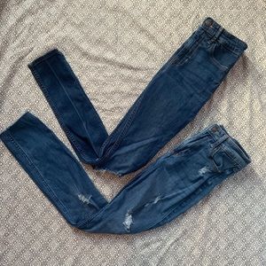 2 pairs Hollister high-rise jeans